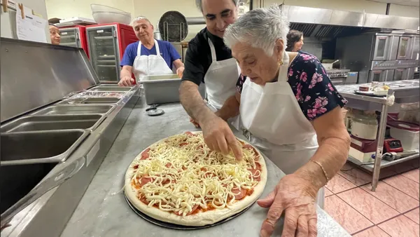 img of 99岁仍制作披萨：温尼伯女士决心迈入百岁之年