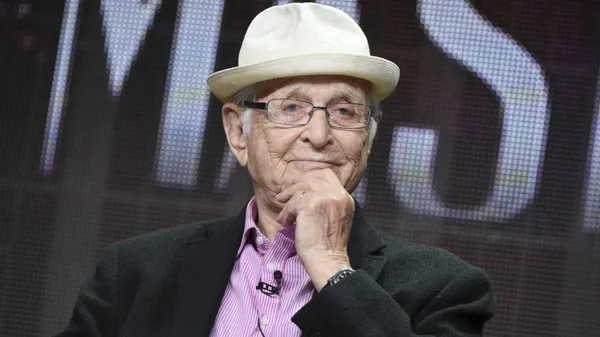 img of 诺曼·利尔，电视《全家总动员》制片人和有影响力的自由主义倡导者，逝世享年101岁