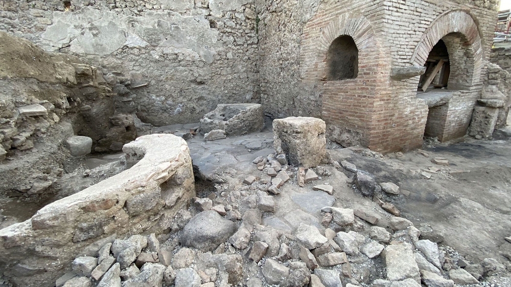 img of 庞贝考古学家发现古代作为监狱的面包店