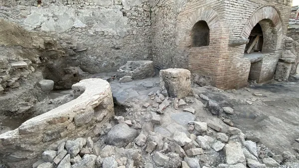 img of 庞贝考古学家发现古代作为监狱的面包店