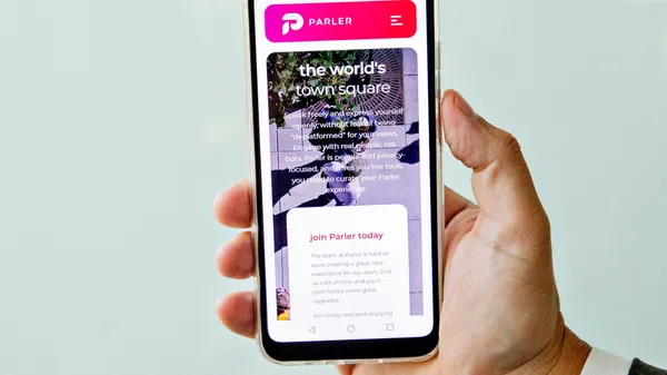 img of 有争议的社交媒体网站Parler将在2024年重新上线