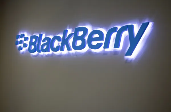 img of BlackBerry第三季度报告亏损，收入上涨并开始拆分业务
