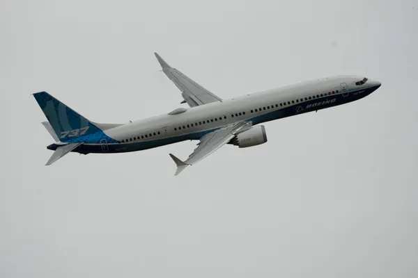 img of 波音敦促检查可能松动螺栓的737 MAX，根据美国机构