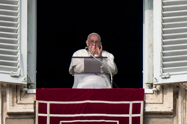 img of 教皇谴责对妇女的暴力行为，意大利对谋杀展开思考
