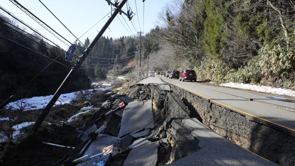 img of 日本西部发生强烈地震，至少62人死亡，对仍被困者仍存担忧
