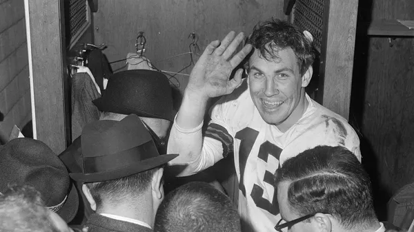 img of 弗兰克·瑞恩，率领克利夫兰棕榈队夺得NFL冠军的最后一名四分卫，享年87岁