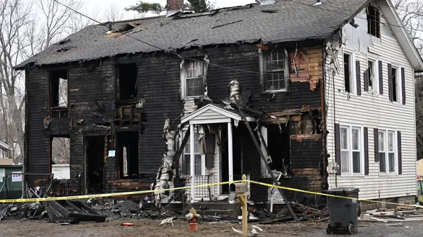 img of 康涅狄克州多户住宅大火造成4名儿童丧生