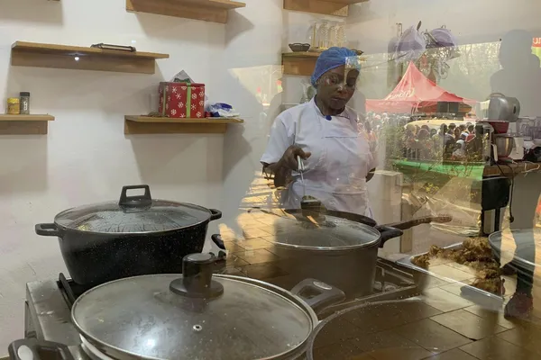 img of 在加纳，厨师尝试打破世界长时间烹饪纪录