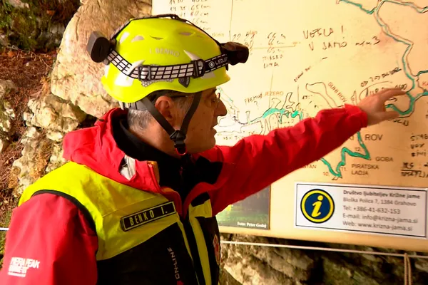 img of 斯洛文尼亚救援人员成功解救了因高水位而被困在洞穴中两天以上的五人