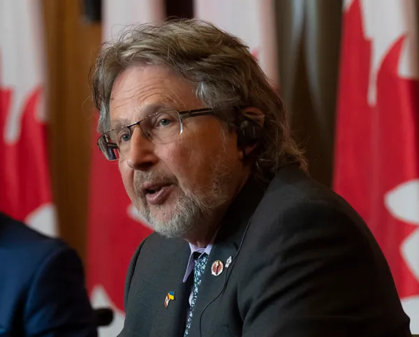 img of 加拿大参议员称，联邦政府必须决定是否“允许所有加拿大人”拥有死亡协助的权利