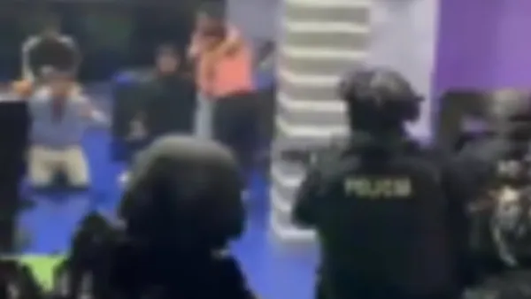 img of 厄瓜多尔警察突袭电视台解救人质的惊心动魄镜头