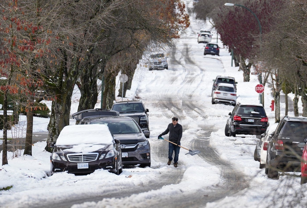 img of 卑诗省两条高速公路发布降雪旅行警报